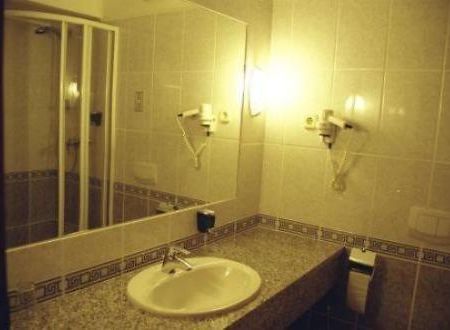Gottwald Hotel Tatabanya Room photo