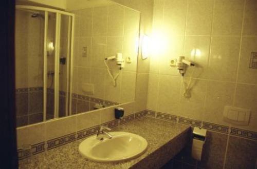 Gottwald Hotel Tatabanya Room photo